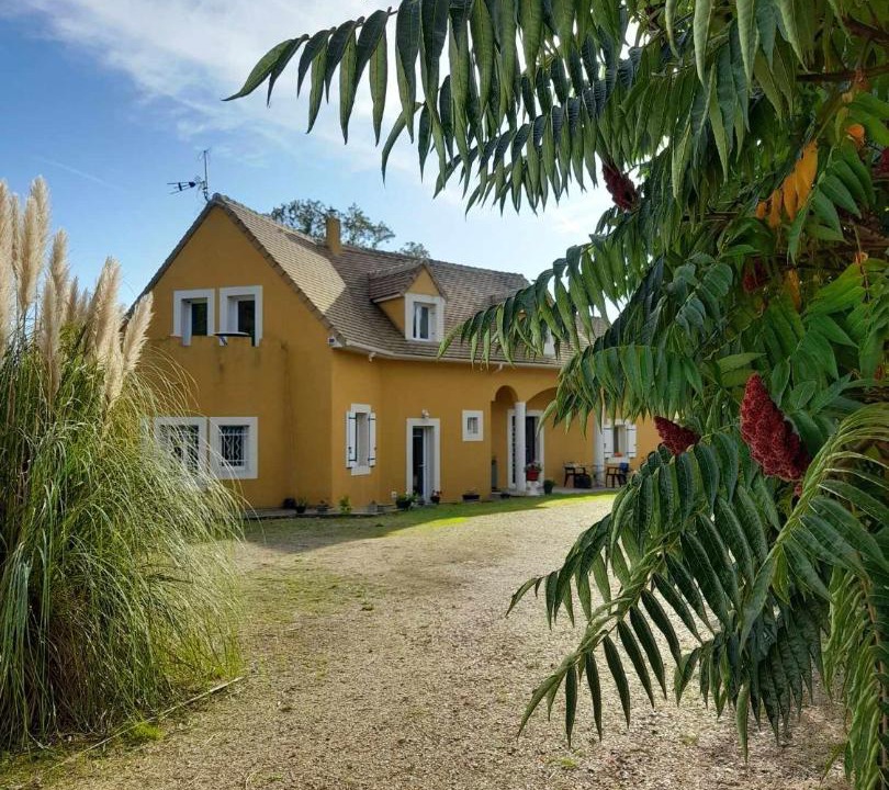 Photo of Buildings in La Suze-sur-Sarthe