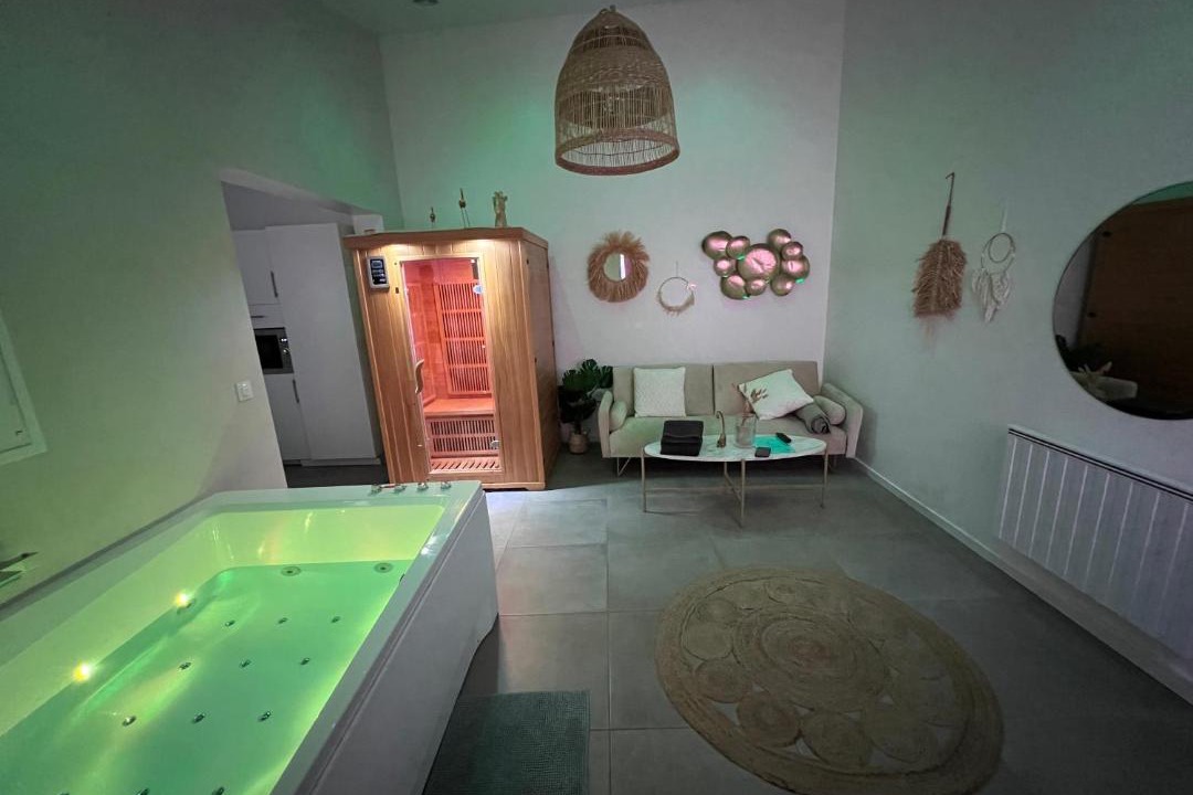 Photo of Others in Le Mesnil-Saint-Denis