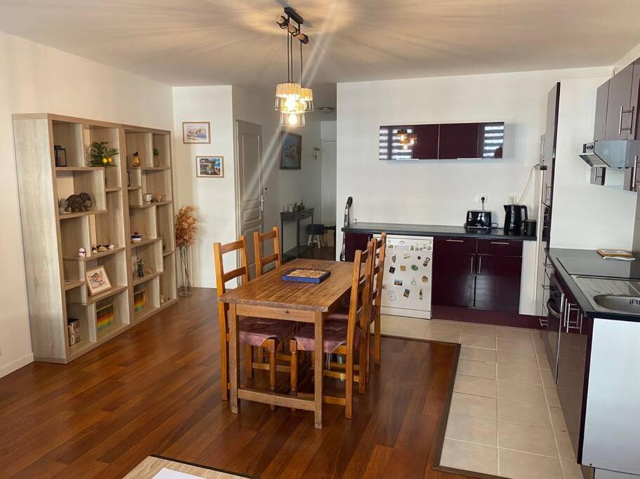 Photo of Others in Rives