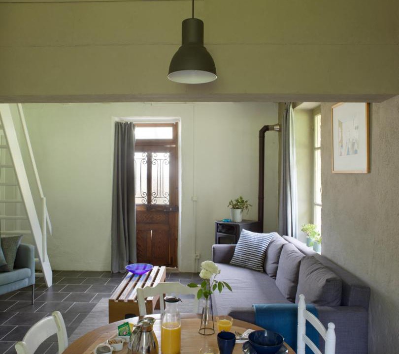 Photo of Others in Singles