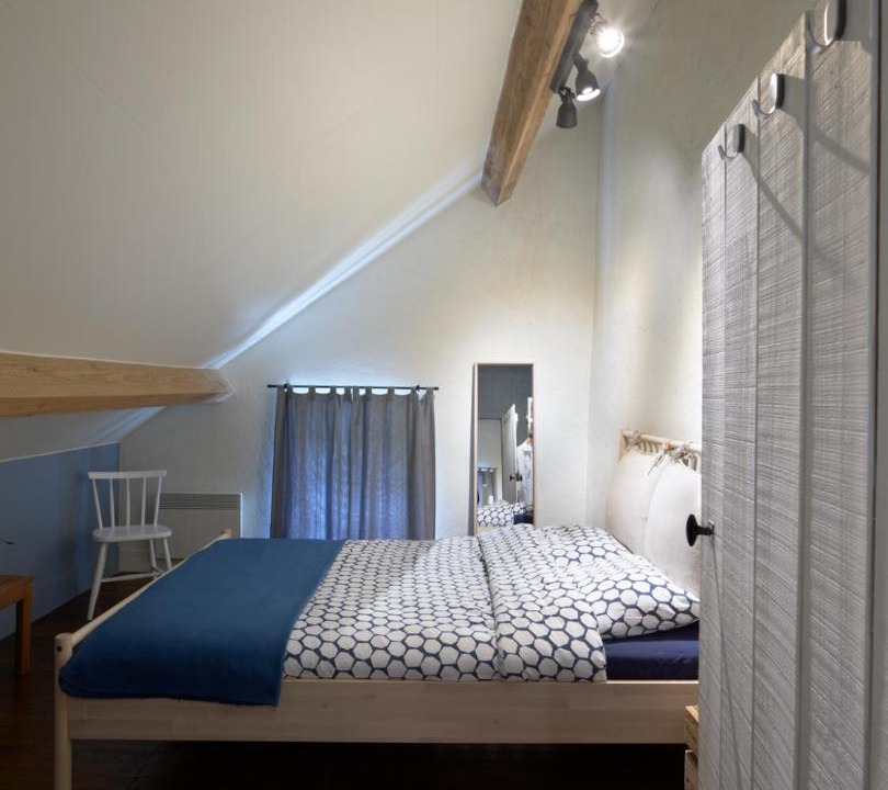 Photo of Bedroom in Singles