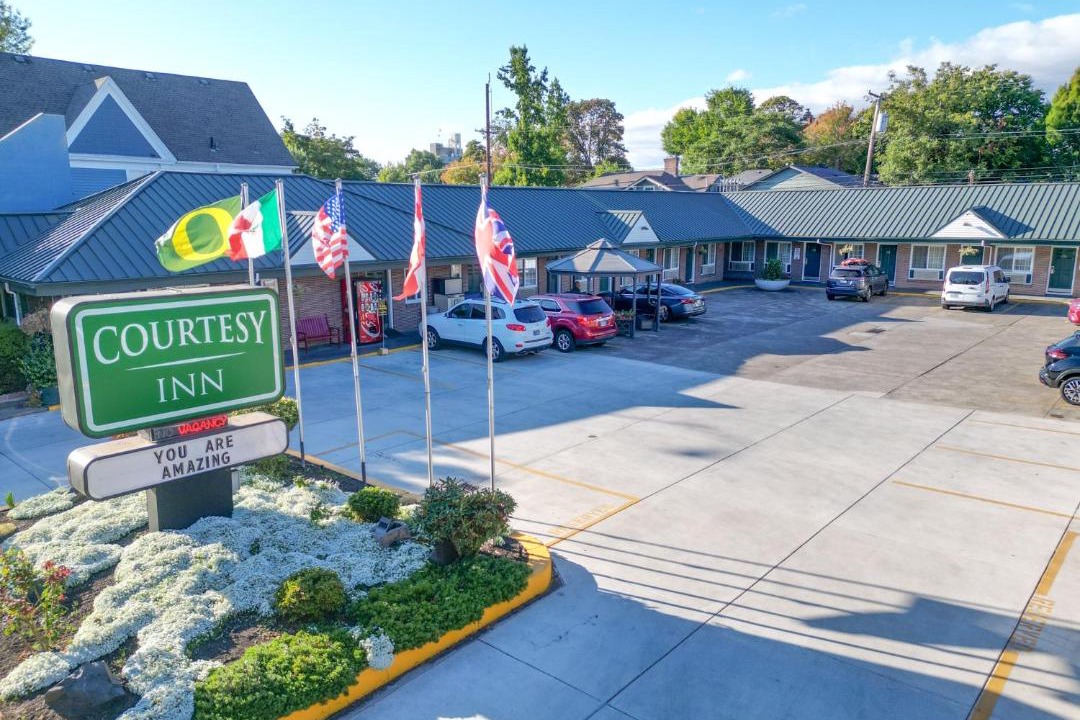 Photo of Others in Market District