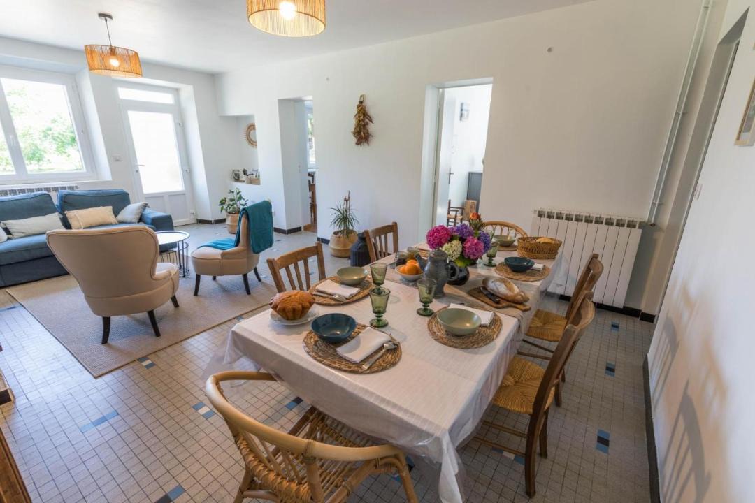 Photo of Others in Eyres-Moncube