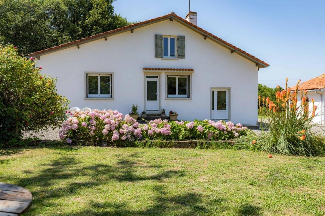 Photo of Others in Eyres-Moncube