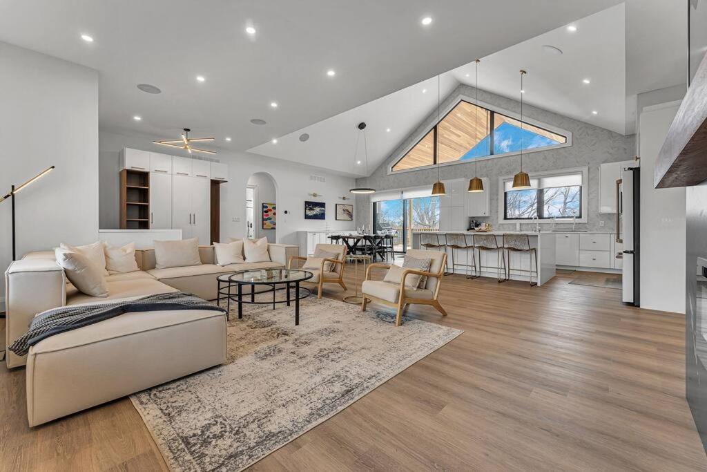 Photo of Livingroom in Sherkston