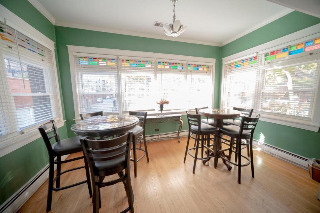 Photo of Livingroom in Lake View East