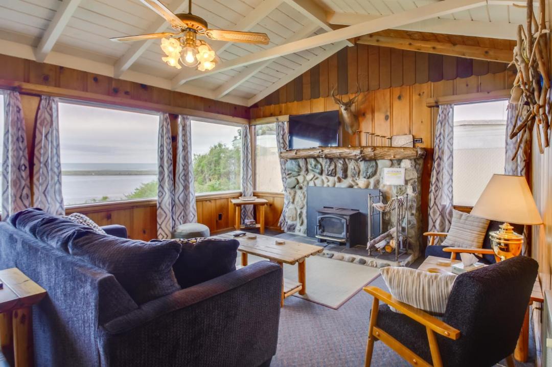 Photo of Livingroom in Smith River