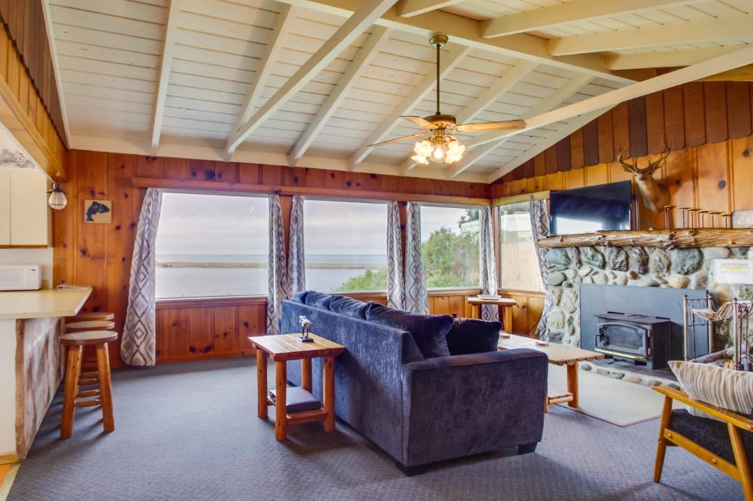 Photo of Livingroom in Smith River