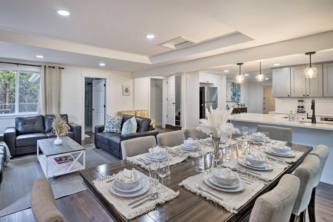 Photo of Livingroom in Education Hill