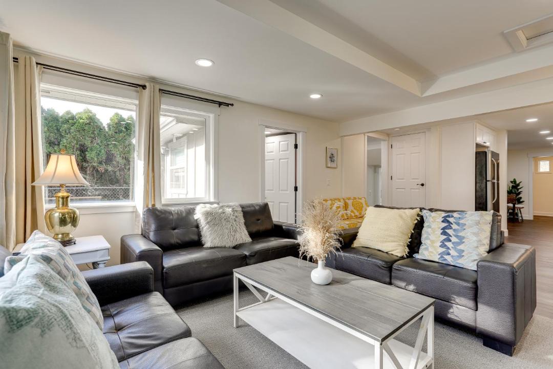 Photo of Livingroom in Education Hill