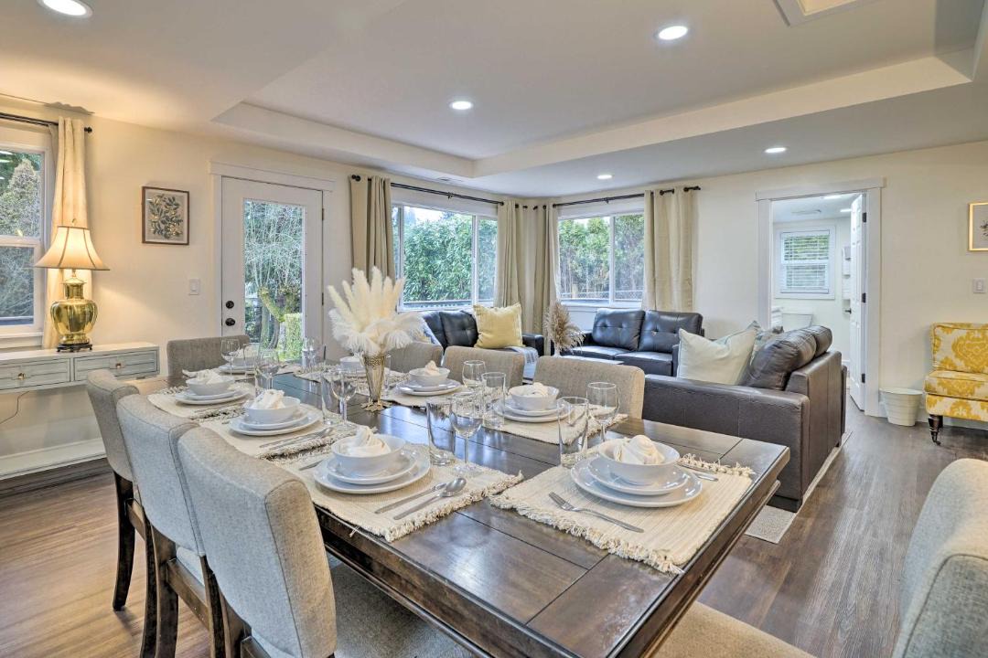 Photo of Livingroom in Education Hill