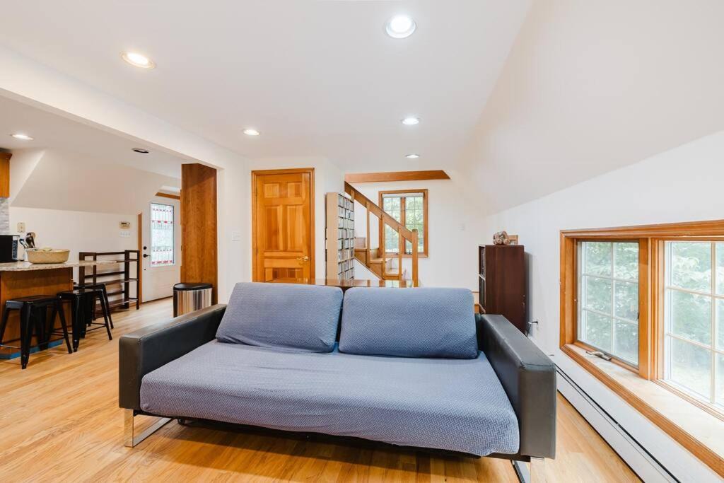 Photo of Livingroom in Glen Head