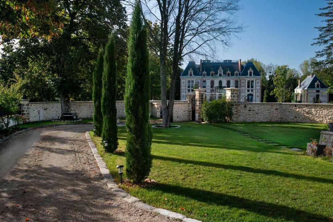 Photo of Others in Bonnelles