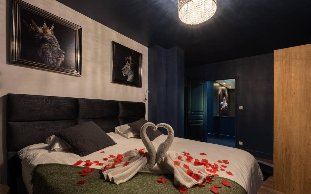 Photo of Bedroom in Poincare - Foch - Anatole France - Croix de Bourgogne
