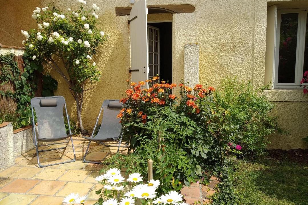 Photo of Buildings in Saramon