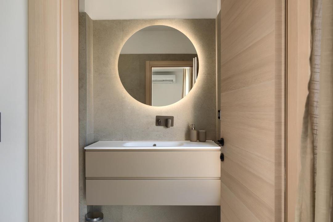 Photo of Bathroom in Tar