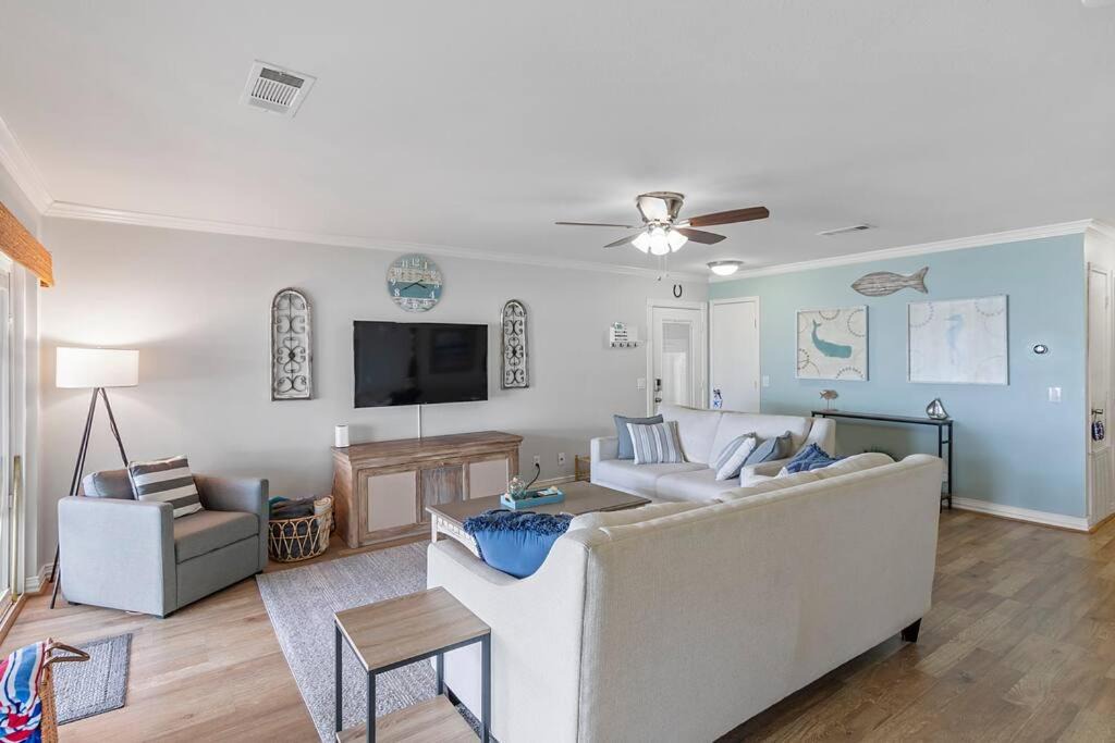 Photo of Livingroom in Enchanted Oaks