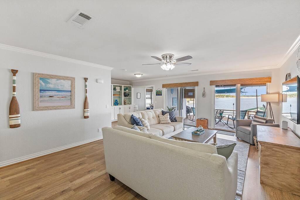 Photo of Livingroom in Enchanted Oaks