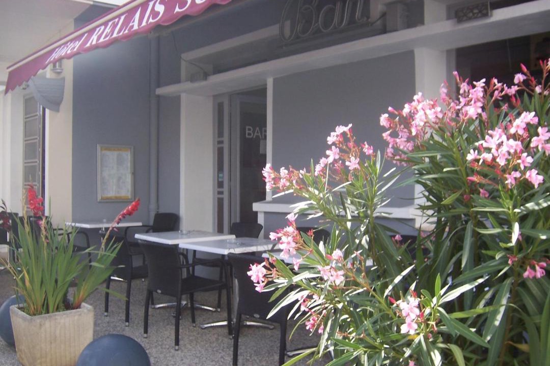 Photo of Others in Valence