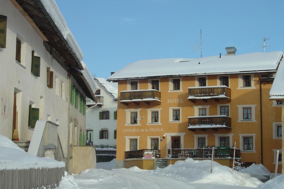 Photo of Buildings in Fuldera