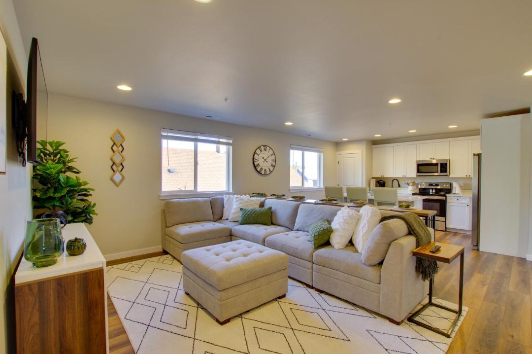 Photo of Others in Monroe