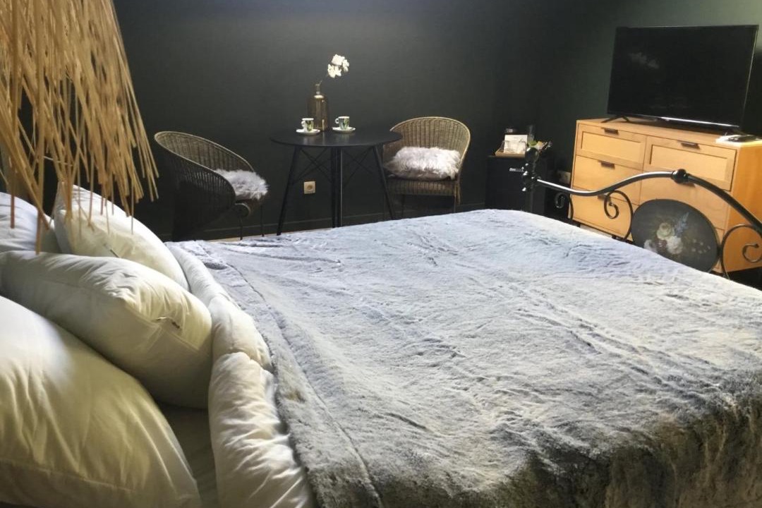 Photo of Bedroom in Hon-Hergies