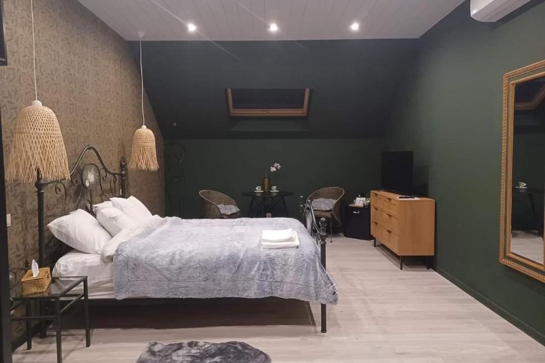 Photo of Bedroom in Hon-Hergies