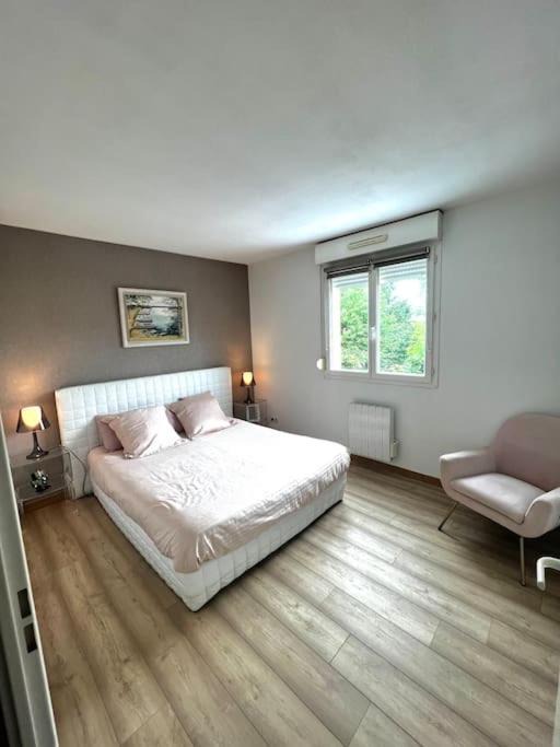 Photo of Others in Le Passage