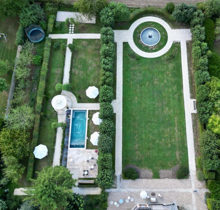 Photo of Others in Lesches