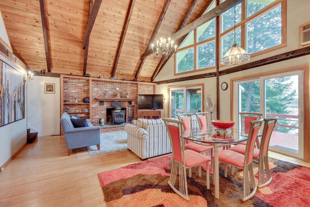 Photo of Livingroom in Lake Arrowhead