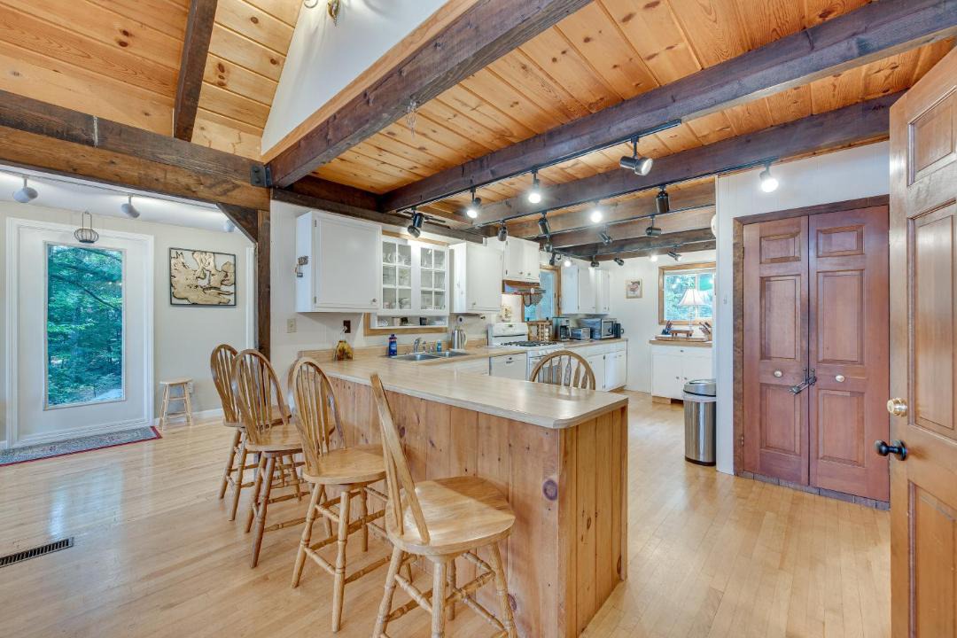 Photo of Livingroom in Lake Arrowhead