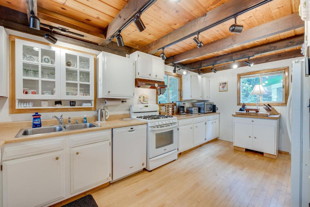 Photo of Kitchen in Lake Arrowhead