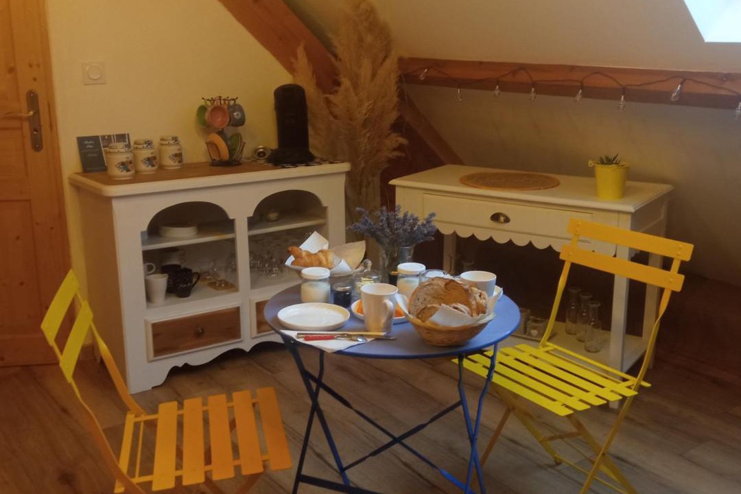 Photo of Others in Alembon