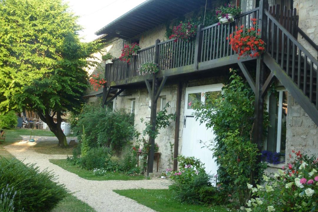Photo of Buildings in Chivres-Val