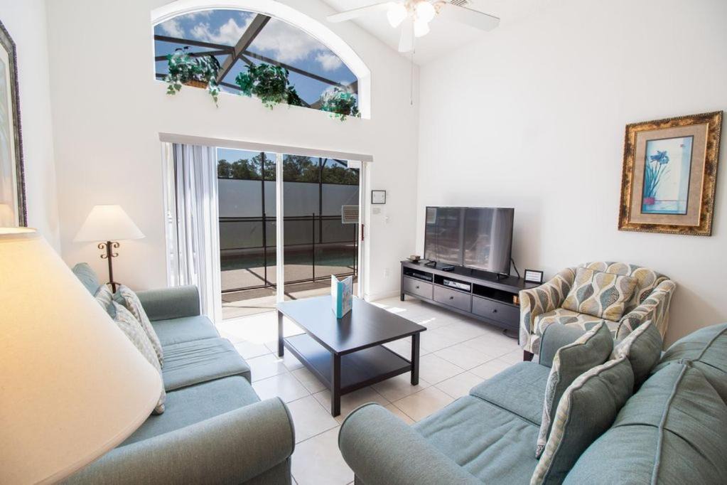 Photo of Livingroom in Seasons