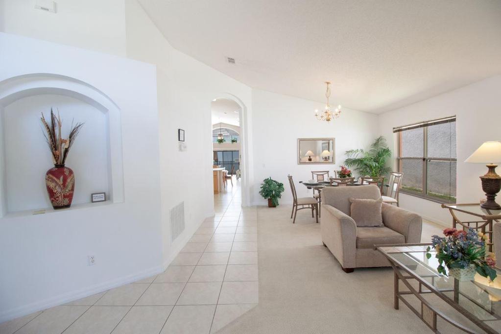 Photo of Livingroom in Seasons