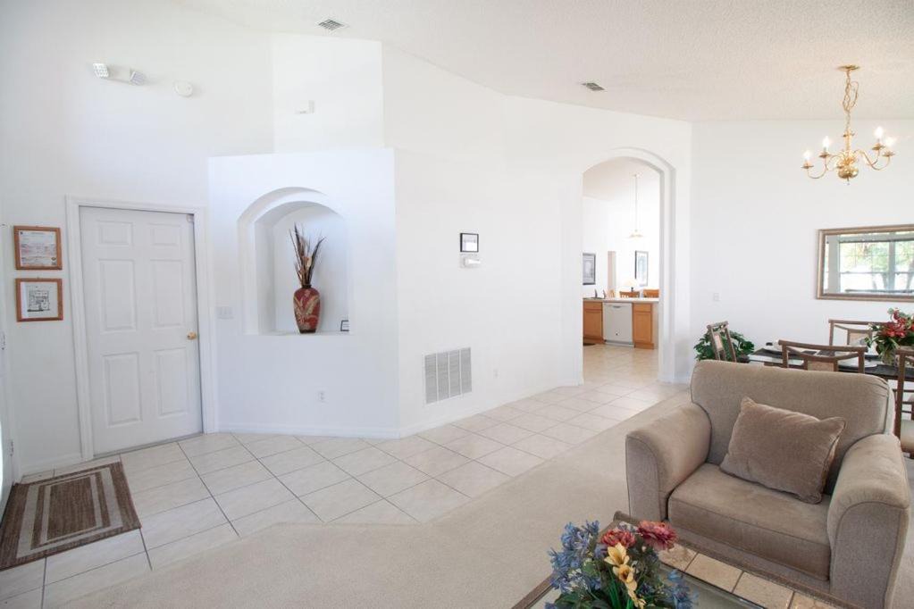 Photo of Livingroom in Seasons
