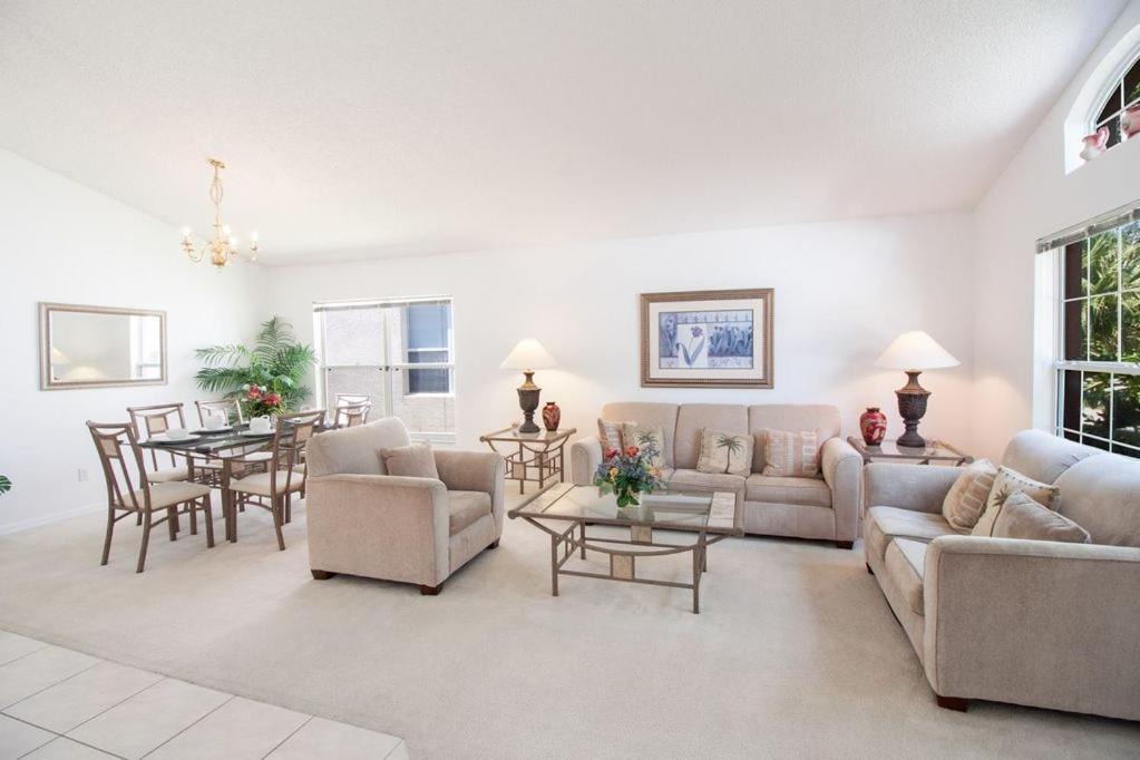 Photo of Livingroom in Seasons