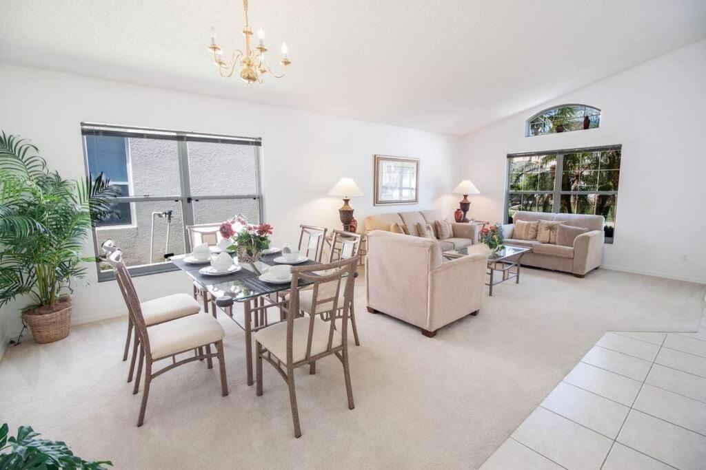 Photo of Livingroom in Seasons