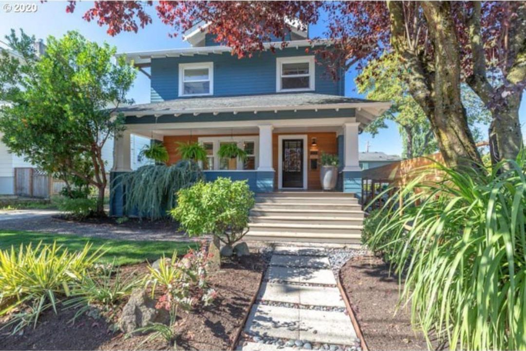 Photo of Buildings in Hollywood District
