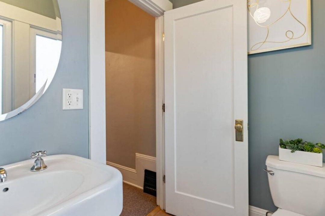 Photo of Bathroom in Hollywood District