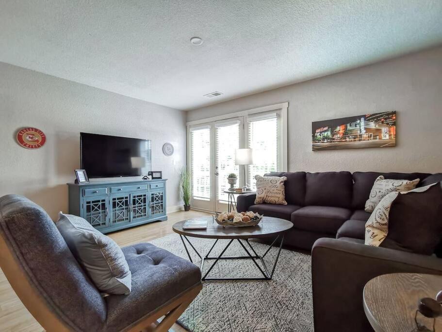Photo of Livingroom in Plaza Westport