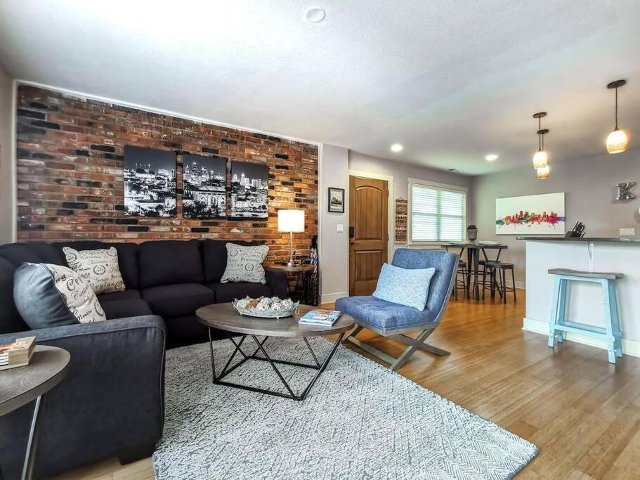 Photo of Livingroom in Plaza Westport