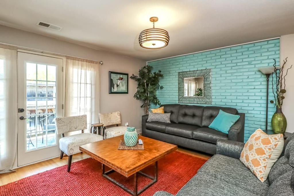 Photo of Livingroom in Plaza Westport