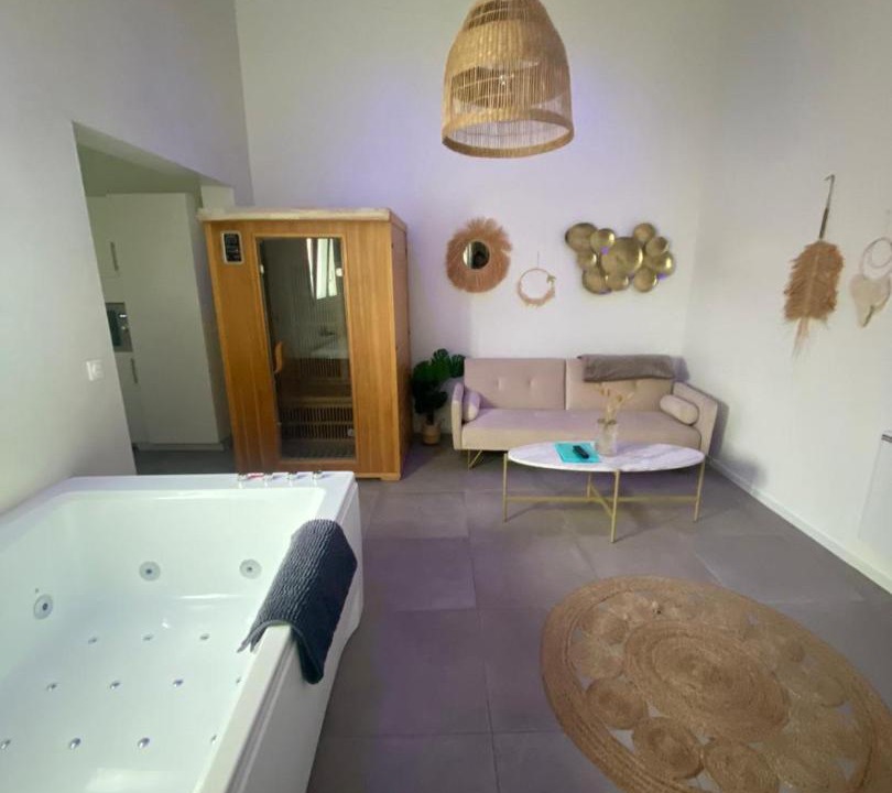 Photo of Others in Le Mesnil-Saint-Denis