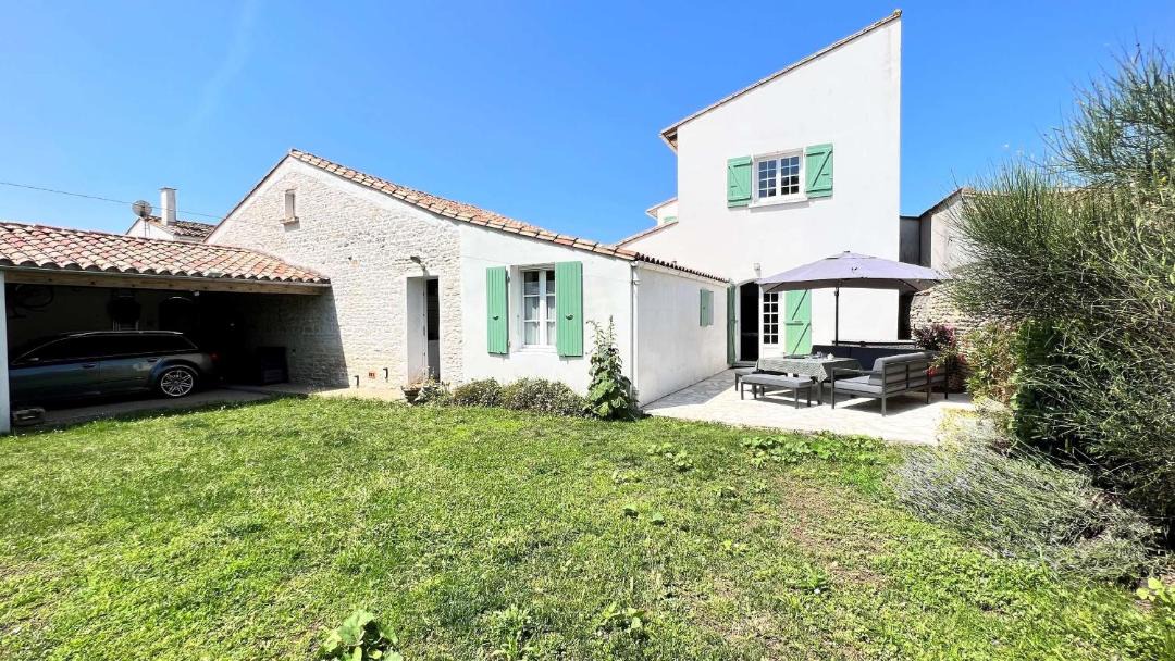 Photo of Buildings in Loix