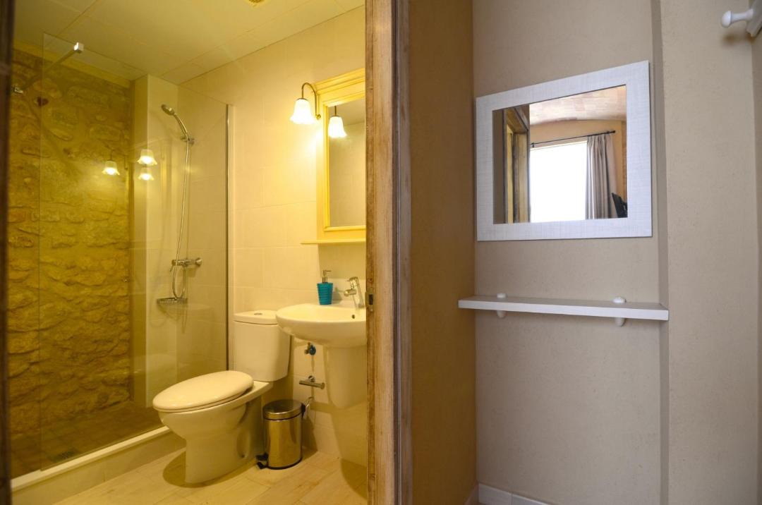 Photo of Bathroom in Pals