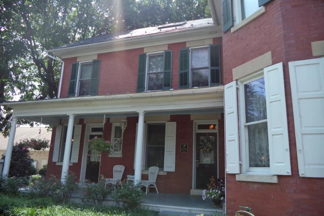 Photo of Buildings in Intercourse