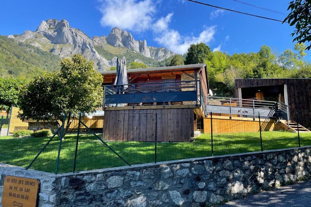 Photo of Buildings in Bezins-Garraux
