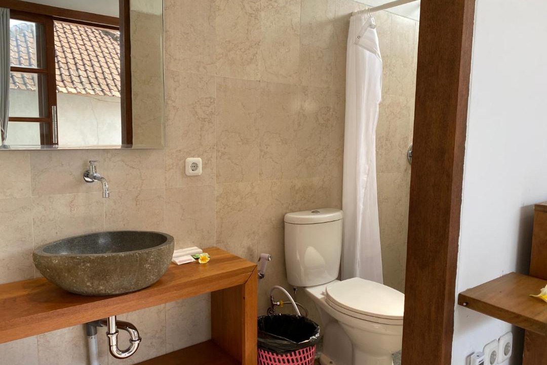 Photo of Bathroom in Petulu